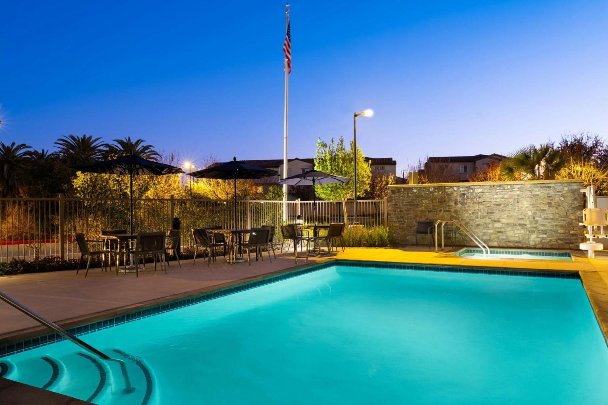 Courtyard By Marriott Sunnyvale Silicon Valley Exterior photo